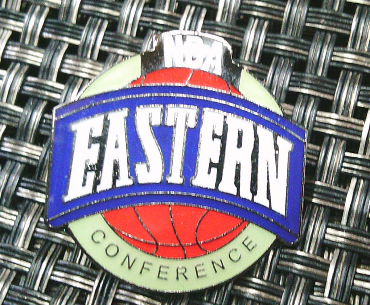 NBA チームエンブレム　ピンズ　ピンバッジ10個セット 41oUbsESBUS._AC_SY200_QL15_.jpg