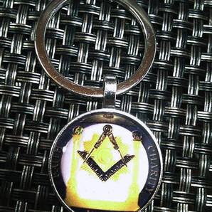 《KN黄宮殿Gライト》新品フリーメイソン 『G ロゴマーク』秘密結社 友愛結社 金属 激渋 キーホルダー 『鍵や荷物の管理アイテムにどうぞ』