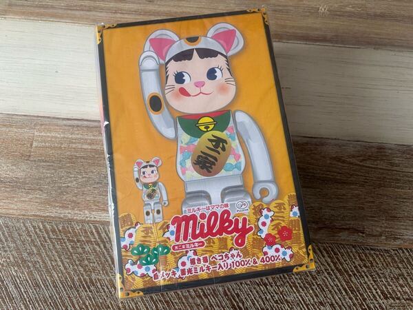 招き猫 ペコちゃん 白メッキ蓄光ミルキー入り ベアブリック /BE@RBRICK 100%&400%(メディコムトイ・フィギュア・不二家)