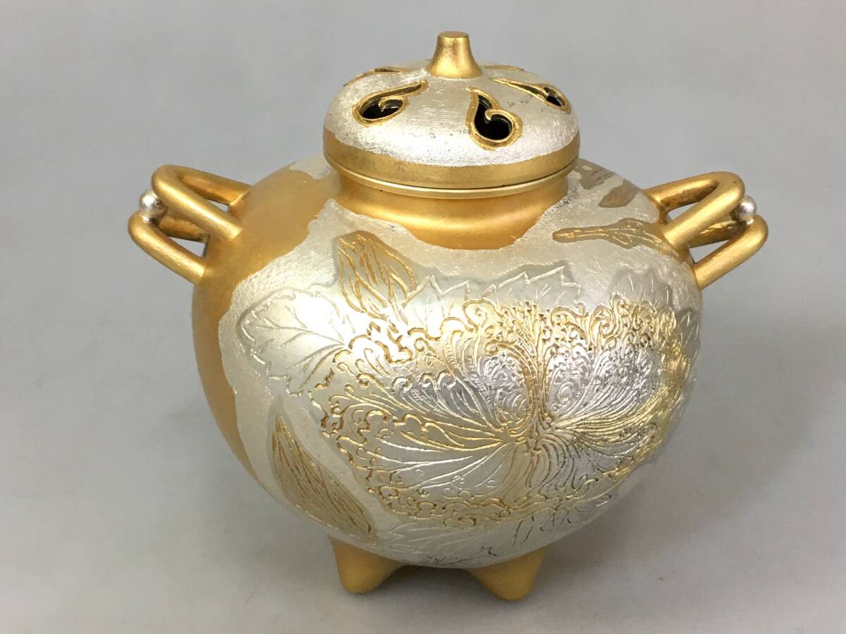 茶道具 帖佐美行作 銅地金銀鍍金 彫金香合 春蘭想 共箱 C