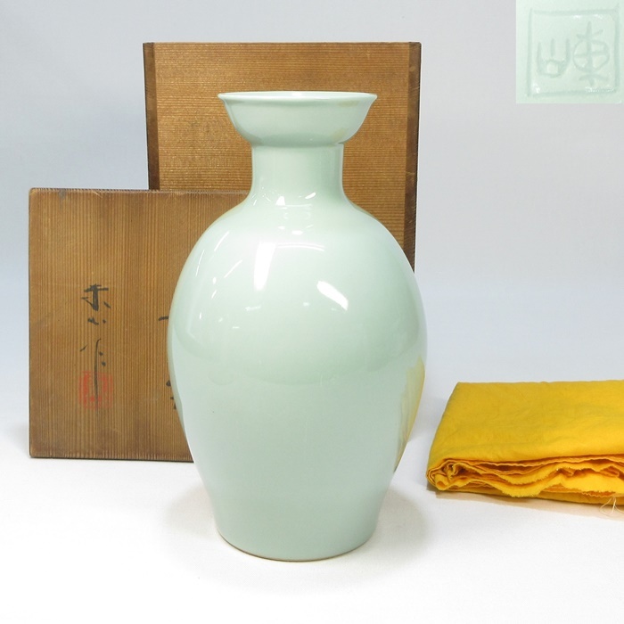 神農厳作 青磁 野草図 花入 共箱 共布 略歴付 花瓶 神農厳作 青磁 野草図 花入 共箱 共布 略歴付 花瓶 工芸品