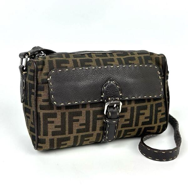 美品■FENDI フェンディ Selleria セレリア ズッカ柄 ショルダーバッグ カメラバッグ ブラウン キャンバス ローマンレザー 男女兼用 8BT081