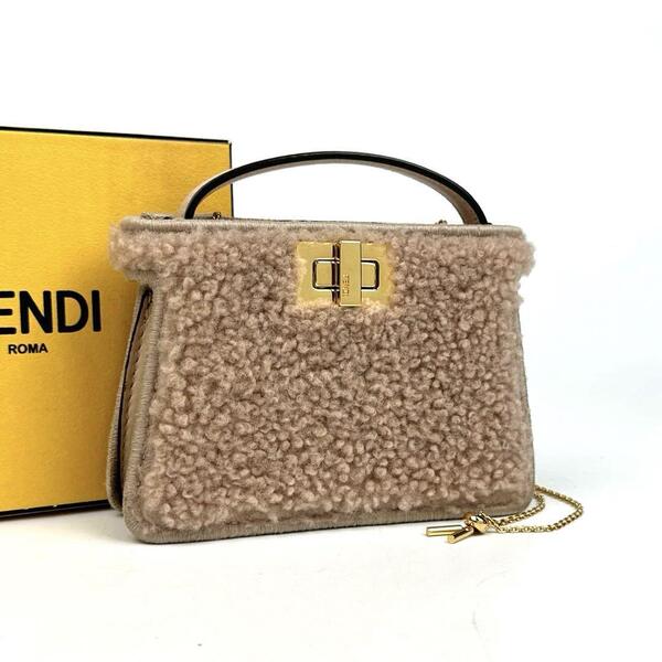 美品■FENDI フェンディ ナノピーカブー チェーン ショルダーバッグ ムートンボア レザー ベージュ ゴールド金具 付属品込 チャーム 7AR993