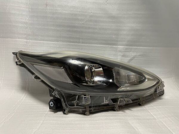 トヨタ アクア NHP10 後期 純正 右 LED ヘッドライト KOITO 52-315