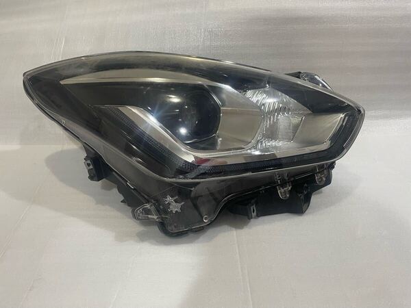 スズキ スイフト スポーツ ZC13S/ZC83S/ZC53S/ZC43S ZD83S/ZD53S ZC33S 純正 右 ヘッドライト LED STANLEY W2967