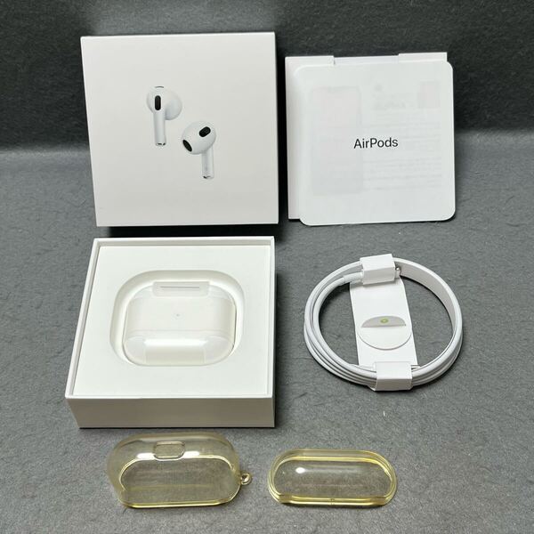 完動美品 付属品完備 Apple アップル AirPods MME73J/A 3rd generation 無線充電 ワイヤレス イヤホン 第三世代 エアポッズ A2564