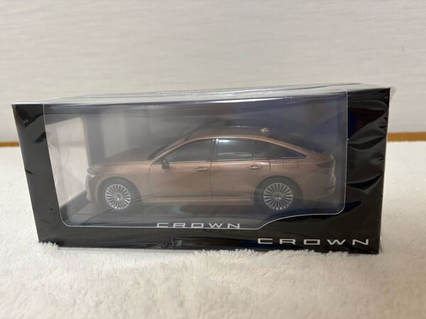トヨタ 新型クラウンセダン HEV カラーサンプルミニカー(1/30 スケール)プレシャスブロンズ☆