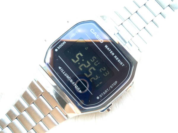 超美品 CASIO カシオ STANDARD スタンダード 腕時計 A168WE 反転液晶 デジタル スクエア チープカシオ チプカシ