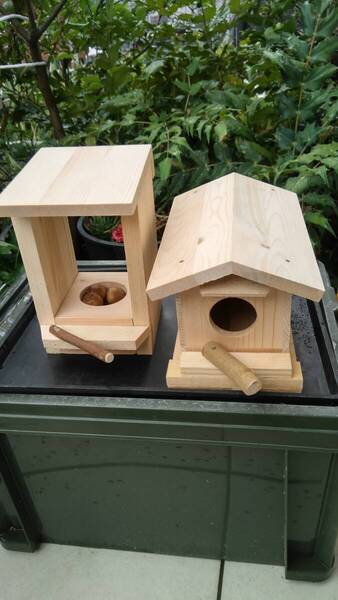 (0623)①小鳥、野鳥の巣箱 ②野鳥、小動物の餌場の2点まとめ出品