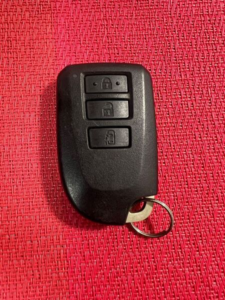 送料込 TOYOTA トヨタ純正 スペイド ポルテ ハイエース レジアスエース 007YUUL0776 3ボタン スマートキー キーレス リモコン 鍵 (94)