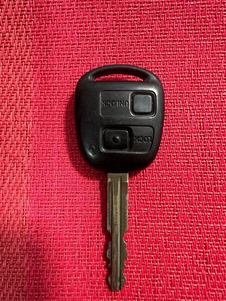 トヨタ TOYOTA 純正 キーレス キー 鍵 2ボタン 2B 動作確認済み ボタン良好 ノア ヴォクシー ウィッシュ アルファード アイシス (13A)