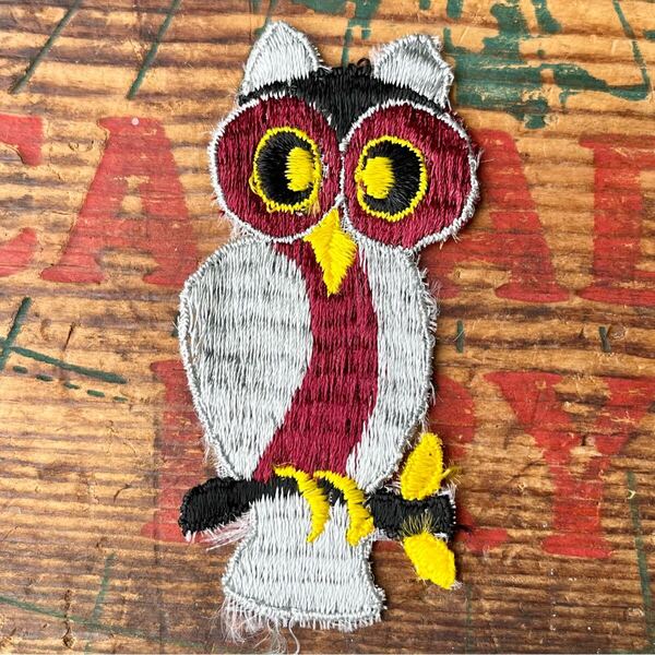 【USA vintage】ワッペン Owl gray × red フクロウ 刺繍 アメリカ ビンテージ