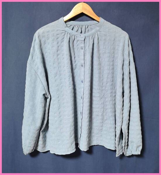 BLS‐331‐3☆春秋☆新品☆送料込み☆即決☆薄手のストレッチ素材☆M~Lサイズ☆ブラウス☆水色系☆クインクル加工☆立体織柄