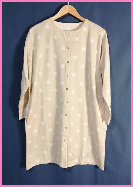 WHT‐49☆春秋☆新品☆送料込み☆即決☆ナチュラル系☆厚手Tシャツぐらい☆M~Lサイズ☆カーディガン☆ライトベージュ系☆水玉柄