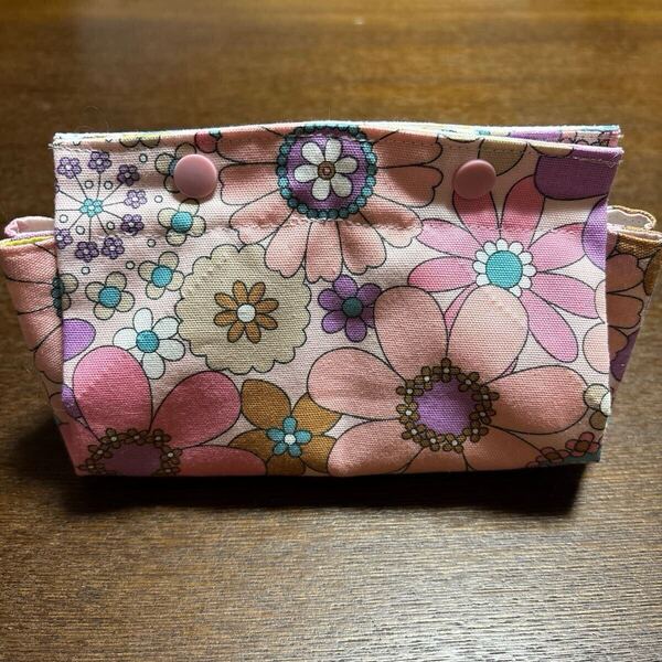 コンパクトな仕切り付きポーチ お薬手帳が入るサイズ カラフル花柄 ハンドメイド