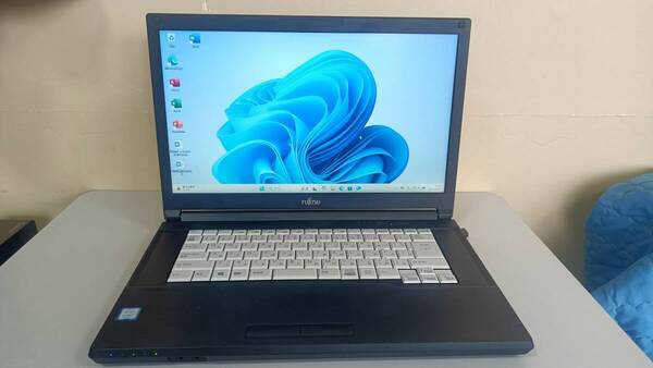 美品ノートパソコン FUJITSU 第八世代Core i5 SSD 256G メモリ 16G windows 11 office 2024