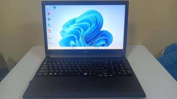 ノートパソコンFUJITSU第六世代Core i5 SSD128G メモリ8G win11 office