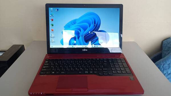 ノートパソコンFUJITSU Core i7 SSD 256G Blu-ray Win11 office