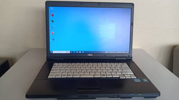 ノートパソコンFUJITSU富士通Core i5 SSD128Gメモリ8G Win11 office