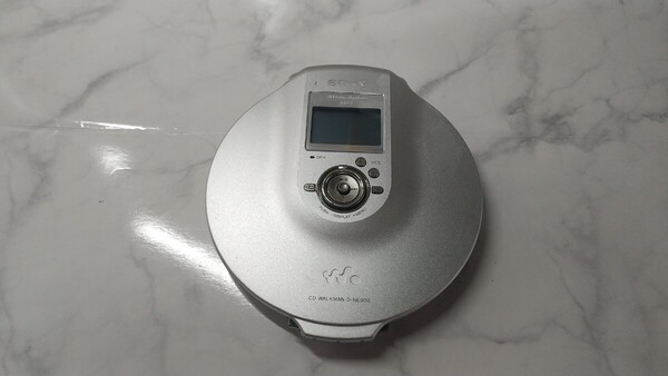 K3982 SONY CD WALKMAN D-NE900 COMPACT /ソニー/ポータブルCDプレーヤー/ 通電不可 簡易清掃OK 現状品 送料無料 JUNK