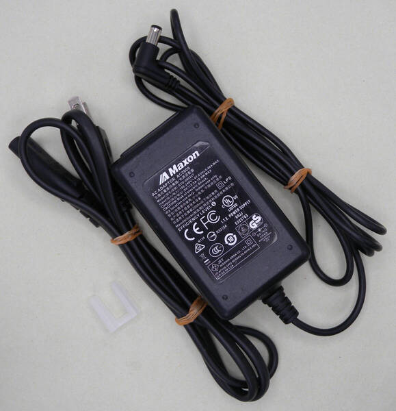 送料無料 Maxon マクソン 純正 ACアダプター AC2009 センターマイナス 9V 9.0V 2.2A 19.8W ピン無し 5.5mm 2.1mm AC電源ケーブル付属 即決!
