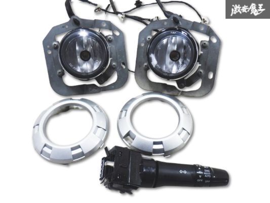 未使用品・デリカD5用 純正フォグランプ Cv5W mz581853 未使用品・デリカD5用 純正フォグランプ Cv5W mz581853