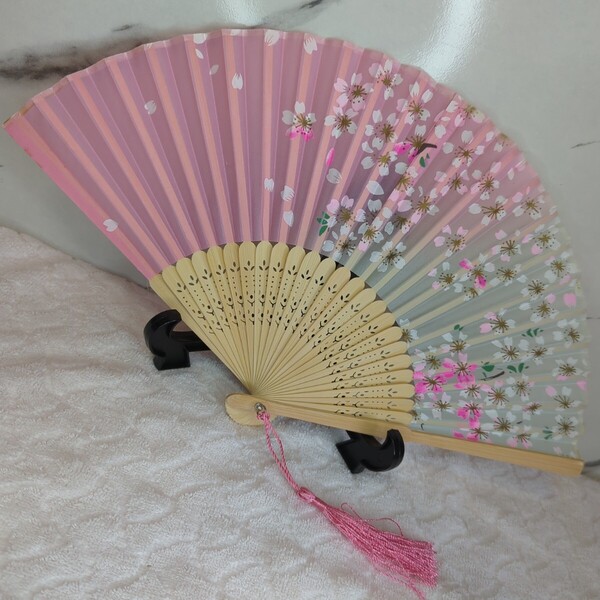 【訳あり】 扇子 男女兼用 グラデーション 日本舞踊 和装小物 舞扇子 夏祭り 花火大会 熱中症対策 扇 花柄 竹製 ピンク 緑