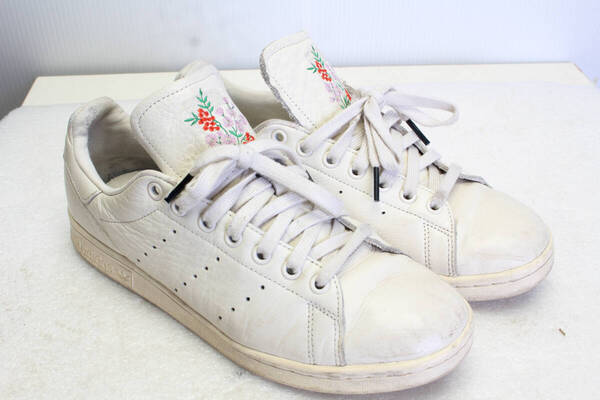 送料無料。中古。アディダス。スタンスミス adidas Stan Smith 花柄刺繍 スニーカー 26cm 管理1-2506131100t