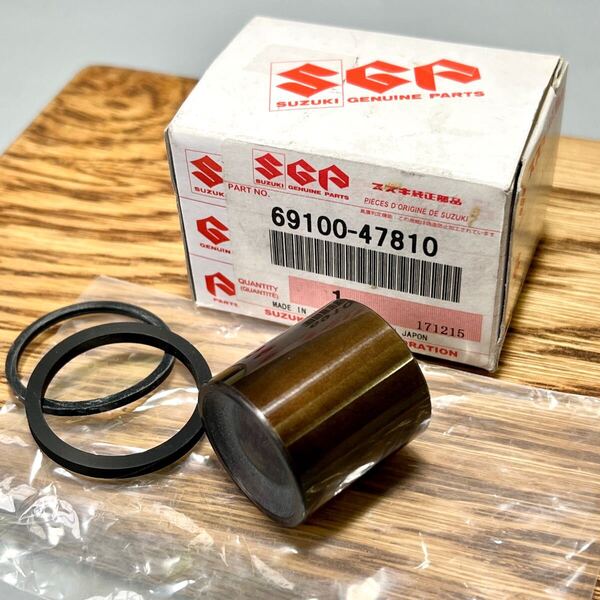 ★新品未使用 GSX-R1000R GSX-R600 GSX-R750 GSX-R1000 純正 リアキャリパーピストン 1セット 69100-47810
