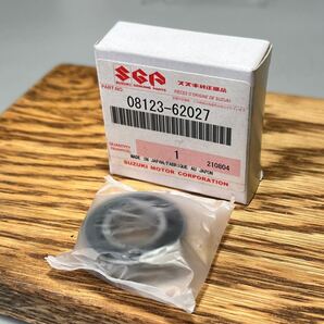 ★新品未使用 スカイウェイブ250/400 DR650S GSX-R125 RM80 純正 リアホイールベアリング 08123-62027