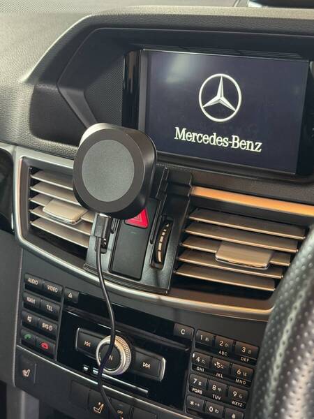 メルセデスベンツ Eクラス W212 S212(前期型2009〜2012年)用 MagSafe対応スマホホルダー