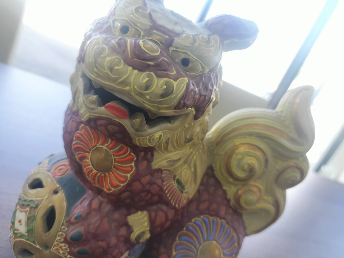 陶器の獅子像 獅子と玉の彫刻 約30cm（沖縄シーサーお土産の通販