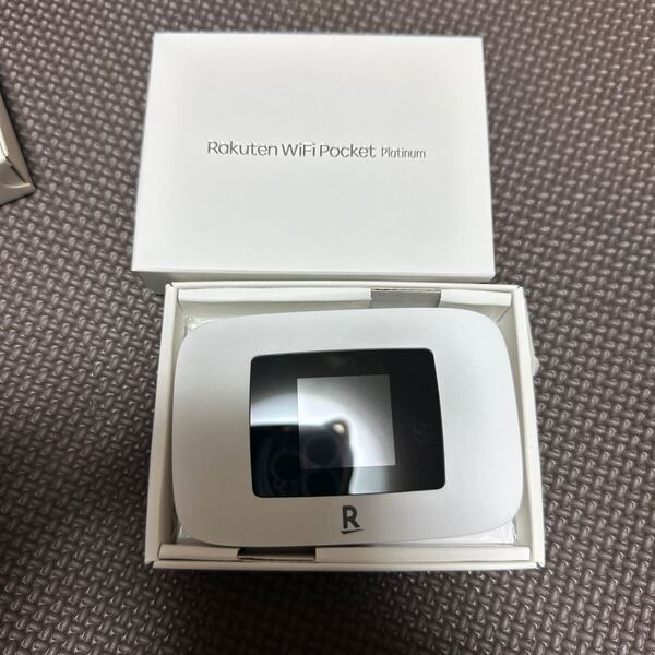 Rakuten ポケットWi-Fi モバイルルーター premium ホワイト