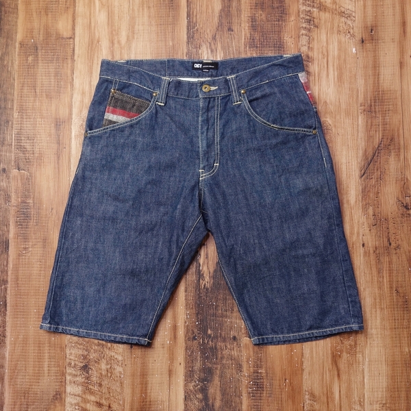 美品 concave attempt ネイティブパターンデニムハーフパンツ メンズ ネイティブ柄 綿100 YKK Mサイズ インディゴブルー×レッド切替 NK12