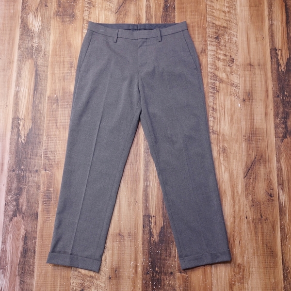 美品 ユニクロ UNIQLO イージーケアストレッチスリムフィットパンツ メンズ スラックス テーパード アンクル丈 73 Sサイズ グレー OE94