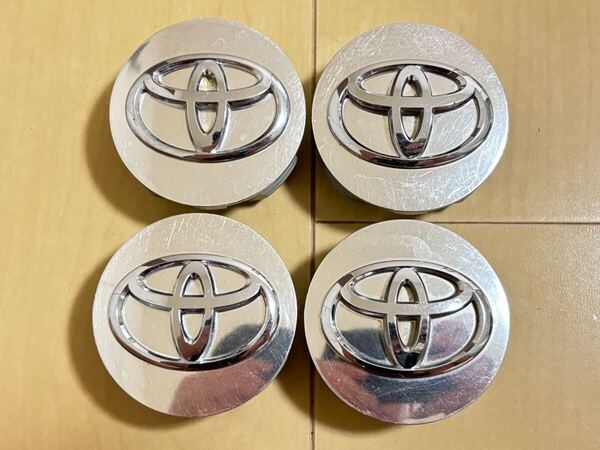 トヨタ TOYOTA純正センターキャップ 4個 中古 メッキ アルファード マジェスタ 送料税込600円