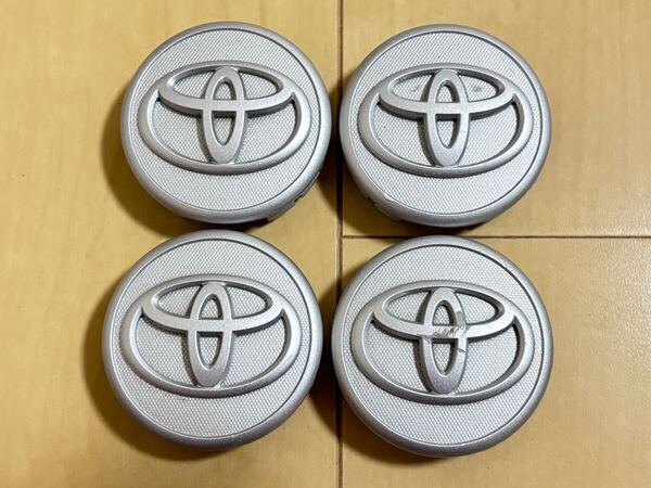 トヨタ TOYOTA純正 アクア AQUA センターキャップ 4個 中古 シルバー 42603-52110-52130