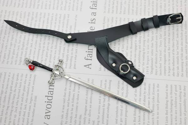 千葉DOLL工房 サーベル ソード 剣 鞘 武器付き ベルト 抜刀可能 黒 銀剣 黒い持ち手 赤い宝珠 MDD DD DDdy オビツ50 本革製