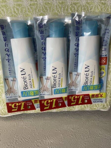 新品未使用 送料無料 ビオレUVアクアリッチ ライトアップエッセンス (日焼け止め)SPF50+ PA++++(顔・からだ用)容量1本105g×3本