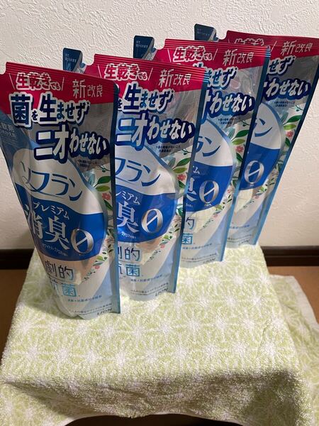 新品未開封 送料無料 ソフランプレミアム消臭 0(ホワイトハーブアロマソープの香り )柔軟剤 詰め替え用 正味量1パック380ml×4パック