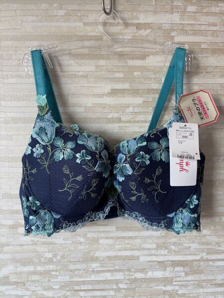 E80」トリンプ レッドレーベル天使のブラ スリムライン0096 ブラジャー