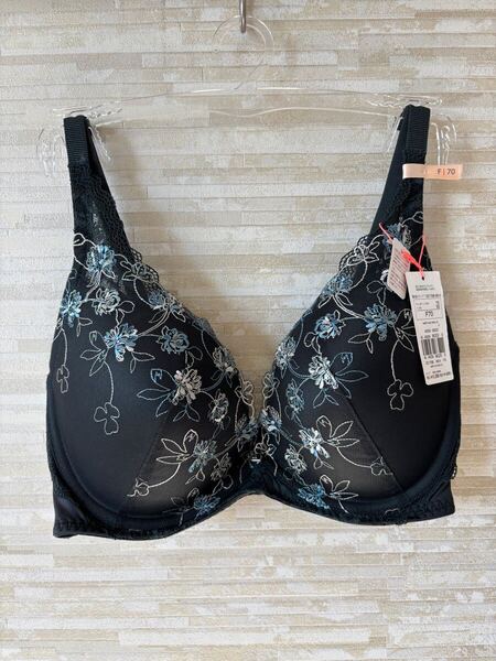 「F70」トリンプ 夢みるブラ DeepV 全面花柄 ブラジャー