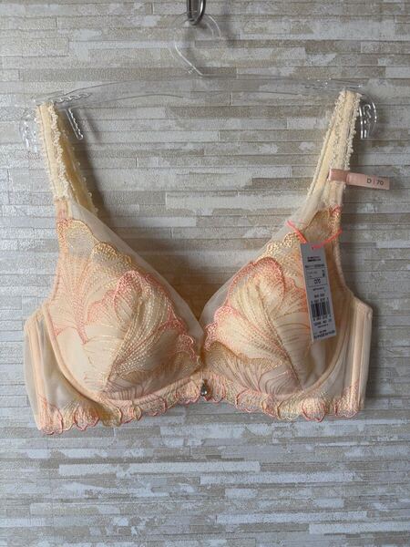 D70」 トリンプ DeepV マーメイドシェル 人魚 ブラジャー