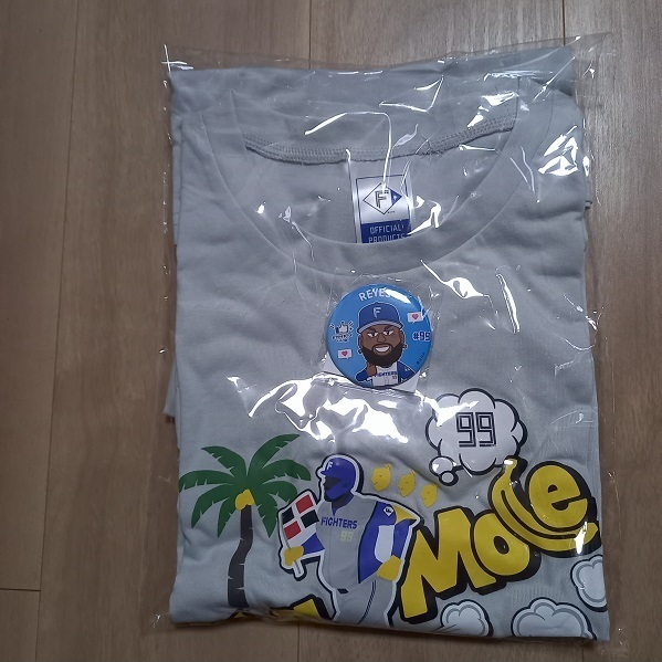 北海道日本ハムファイターズ レイエス オリジナルTシャツ+ 缶バッジ付き 25000名限定 エスコンフィールド来場者プレゼント