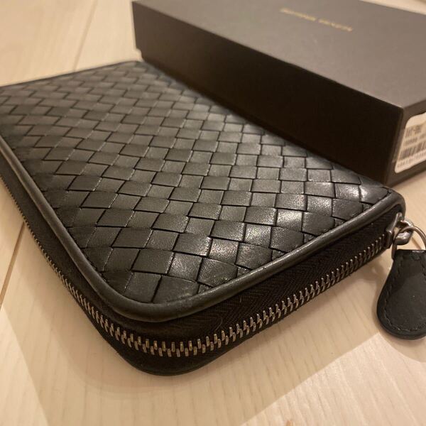 人気!美品! BOTTEGA VENETA ボッテガヴェネタ イントレチャート スリム ラウンドファスナー ジッピーウォレット 長財布 本革 レザー