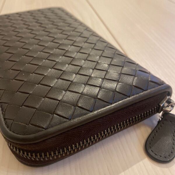 格安!人気!送料込み! BOTTEGA VENETA ボッテガヴェネタ ラウンドファスナー ジッピーウォレット イントレチャート 長財布 本革 レザー