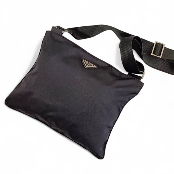 【美品】 正規品 PRADA プラダ ナイロン ショルダーバッグ サコッシュ 黒 ブラック 三角ロゴ 斜め掛け クロスボディ ポシェット 男女兼用