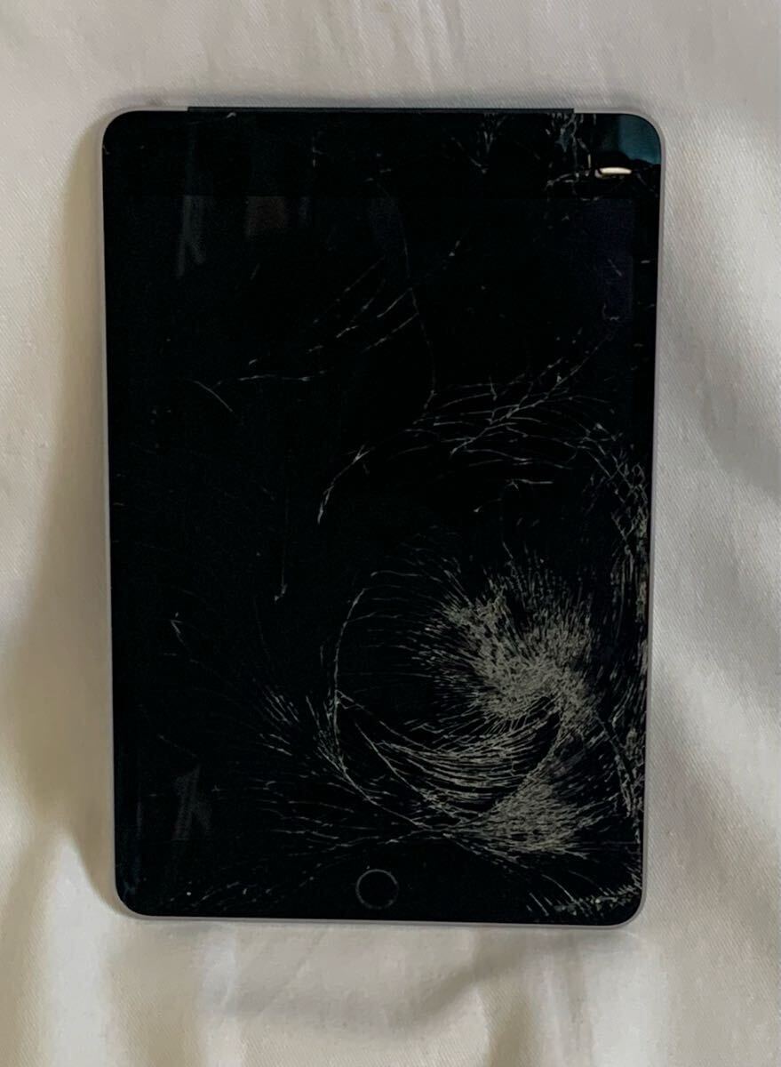 Apple iPad パスワードロック有り　一台ガラス割れ有り　ジャンク？ Apple iPad パスワードロック有り 一台ガラス割れ有り ジャンク