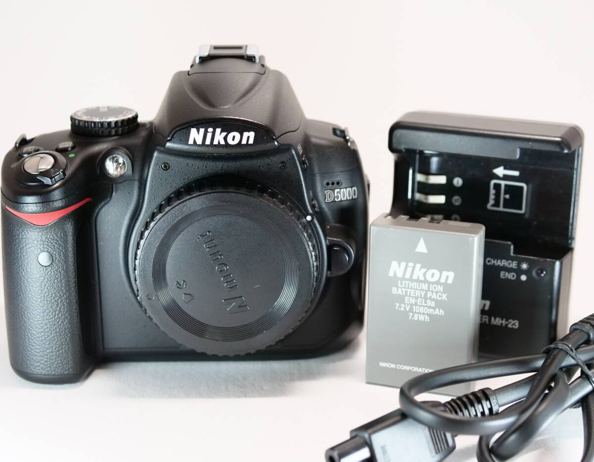 動作品　ニコン D5000 デジタル一眼レフカメラ ボディ　バッテリー/充電器 DC15 Nikon D5000 D3000 D60 D40X D40 対応USB充電器 : didica