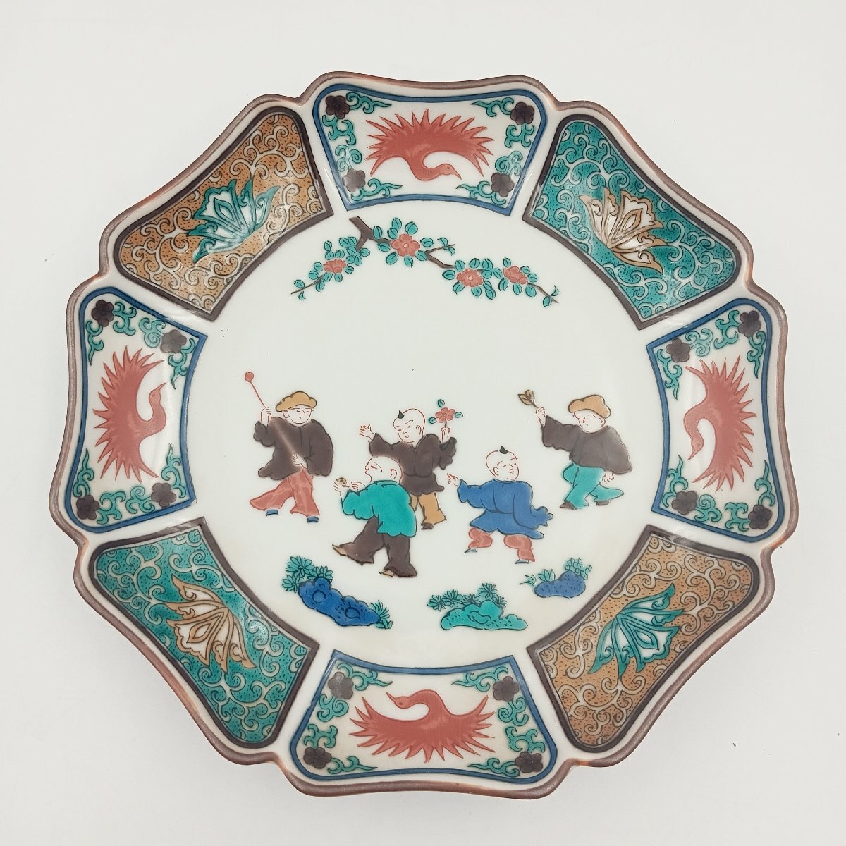 九谷 銘々皿 美山 八角皿 唐子 5客 共箱 未使用品 九谷 銘々皿 美山 八角皿 唐子 5客 共箱 ※海外発送の場合、木箱